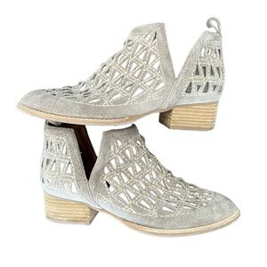 Jeffrey Campbell Boots Women's 7.5 Taggart Beige Perforated Block Heel Ankle